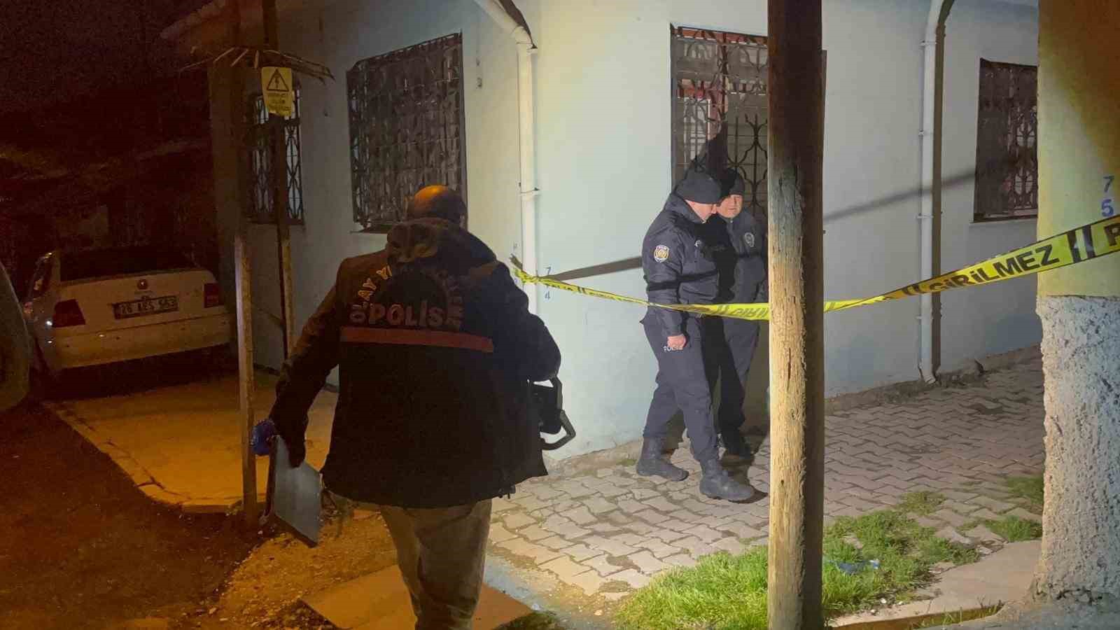 cinayet isledigini ihbar etti belirttigi adrese uzun namlulu silahlarla girildi 0 cDLnQJFE
