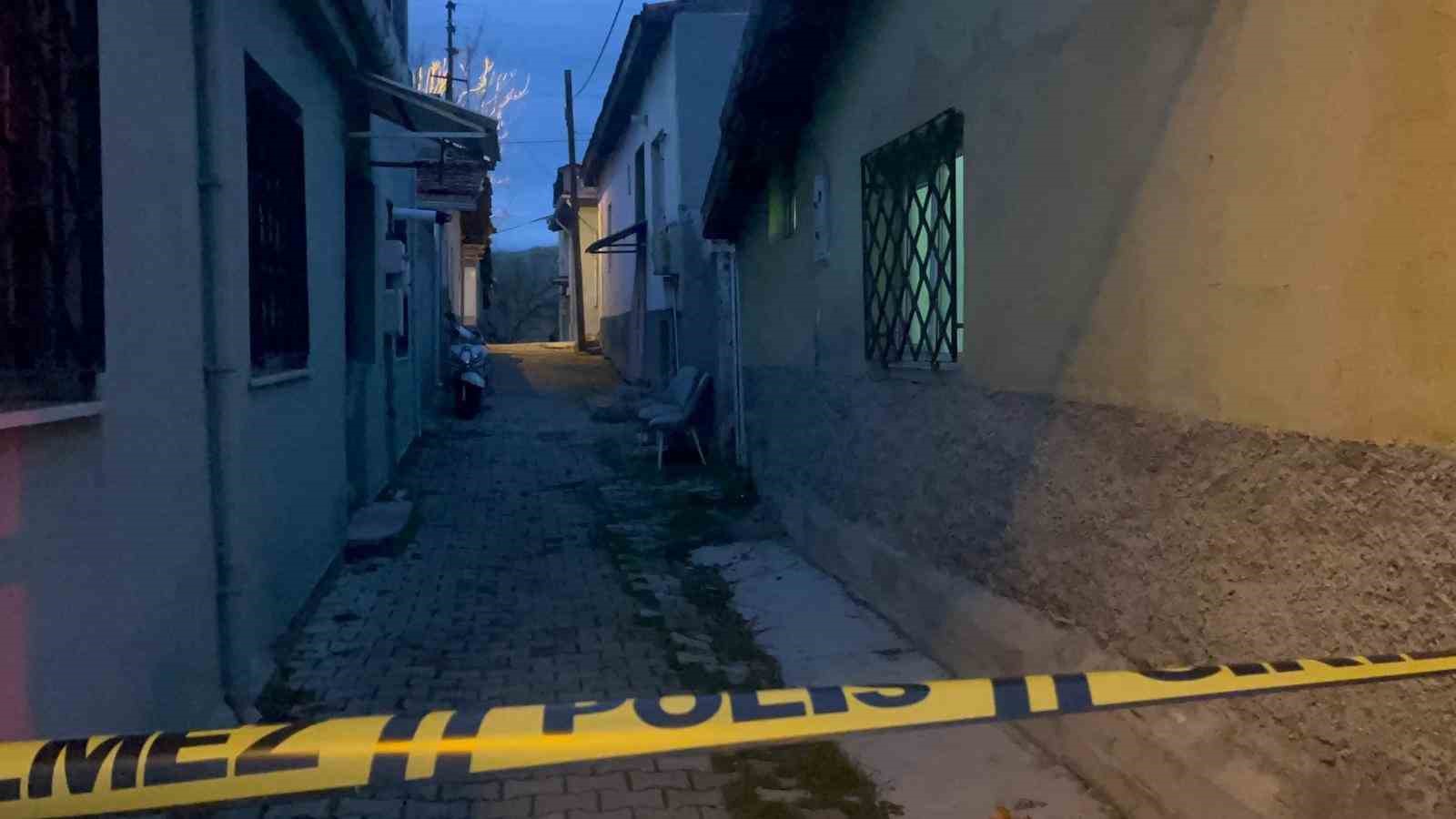 cinayet isledigini ihbar etti belirttigi adrese uzun namlulu silahlarla girildi 7 VnmwwaWy