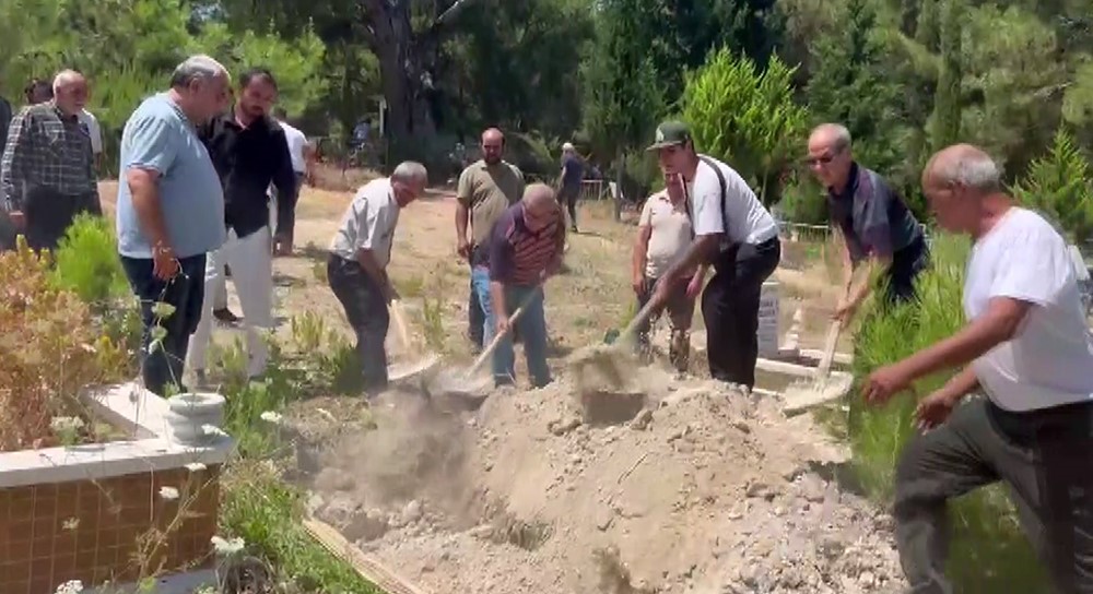 Cinayet kurbanı kız 17 yıl sonra toprağa verildi 4 cinayet kurbani kiz 17 yil sonra topraga verildi 0 zB4fNrBs