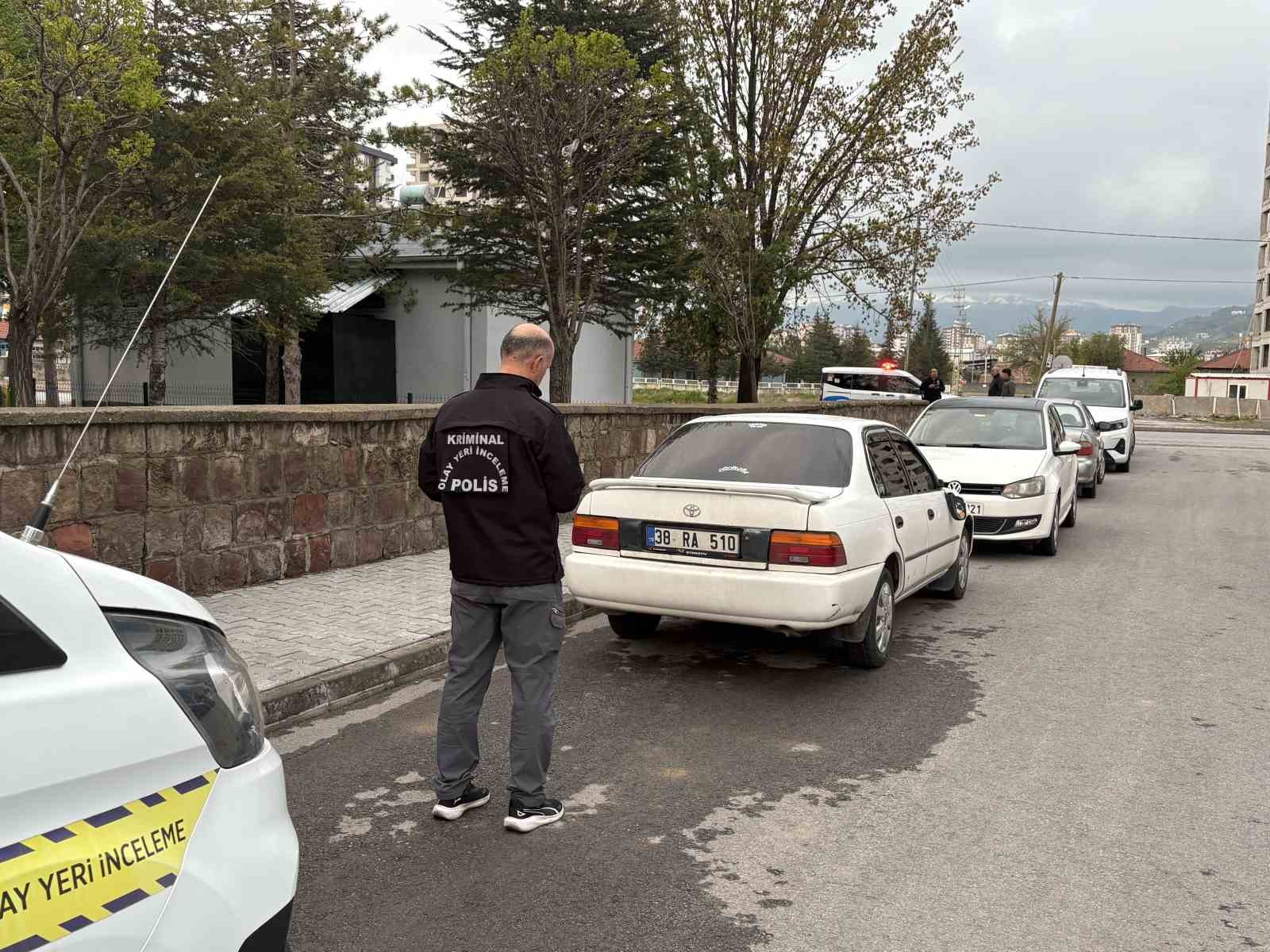 cinayet suphelilerinin kactiklari otomobil ikametlerinin yakininda bulundu 0 y86eIhBF