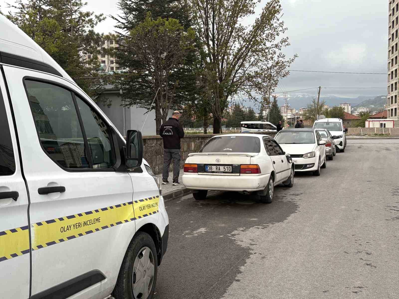 cinayet suphelilerinin kactiklari otomobil ikametlerinin yakininda bulundu 1 zuNILJ4d