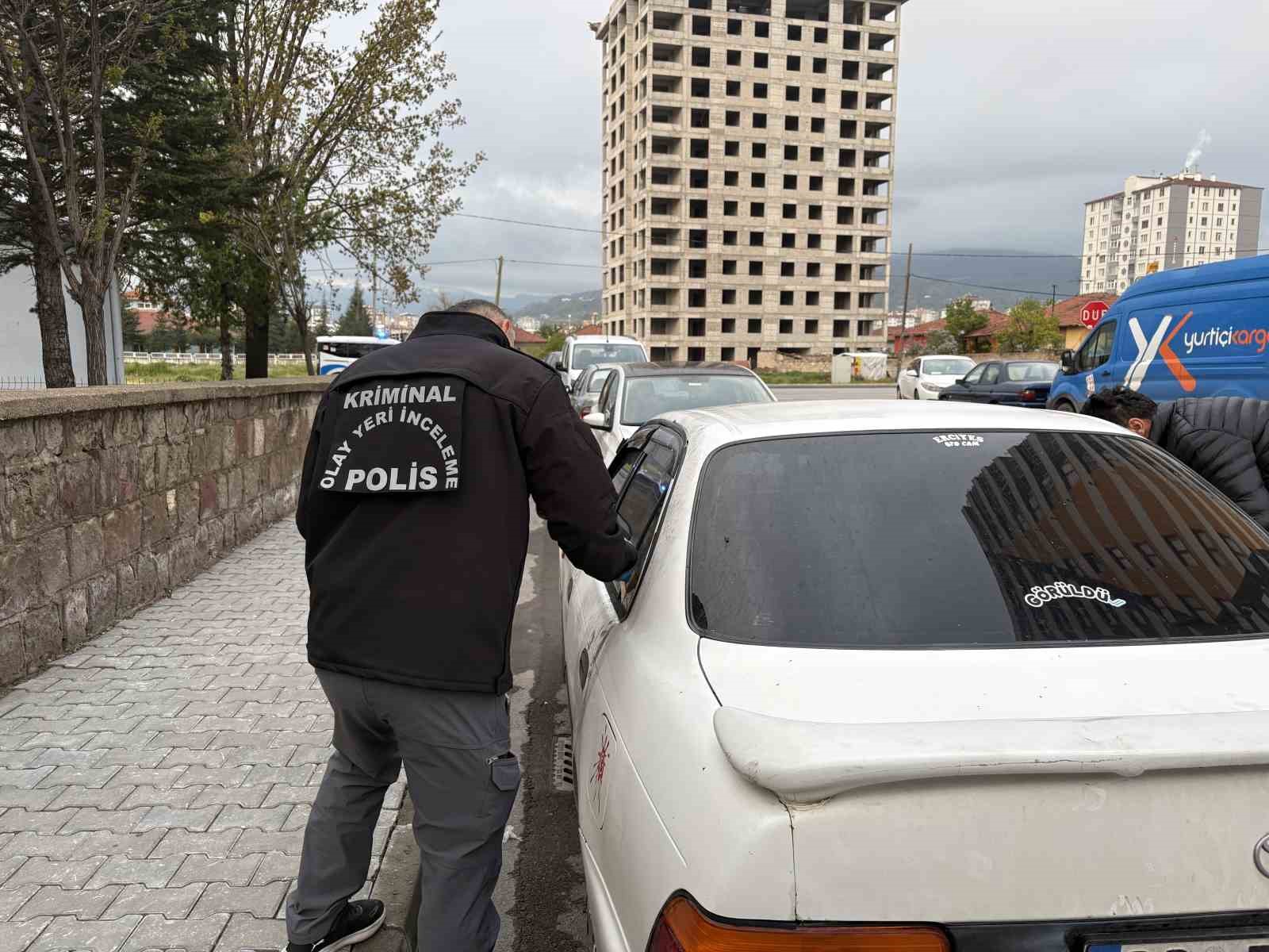 cinayet suphelilerinin kactiklari otomobil ikametlerinin yakininda bulundu 3