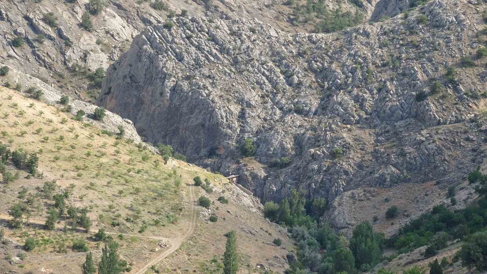 Cinayete kurban giden Aysel Yıldırım için 1600 rakımlı dağlık alanda arama 5 cinayete kurban giden aysel yildirim icin 1600 rakimli daglik alanda arama 1 RdNHVhK1