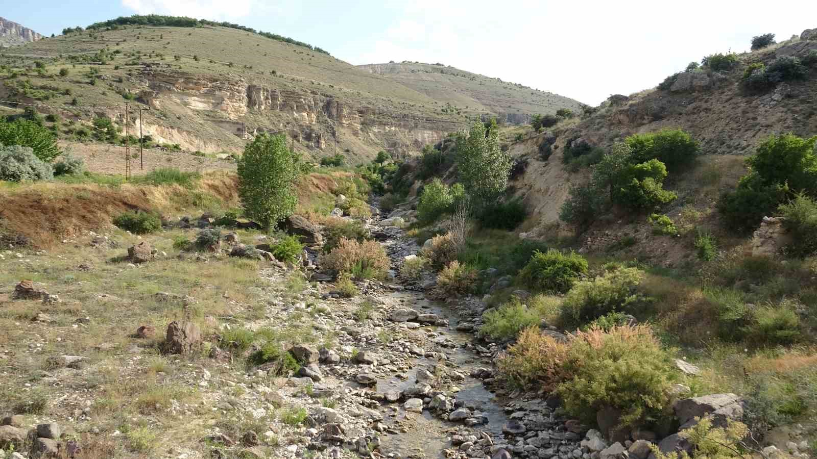Cinayete kurban giden Aysel Yıldırım için 1600 rakımlı dağlık alanda arama 6 cinayete kurban giden aysel yildirim icin 1600 rakimli daglik alanda arama 2 Rmel3Uzt