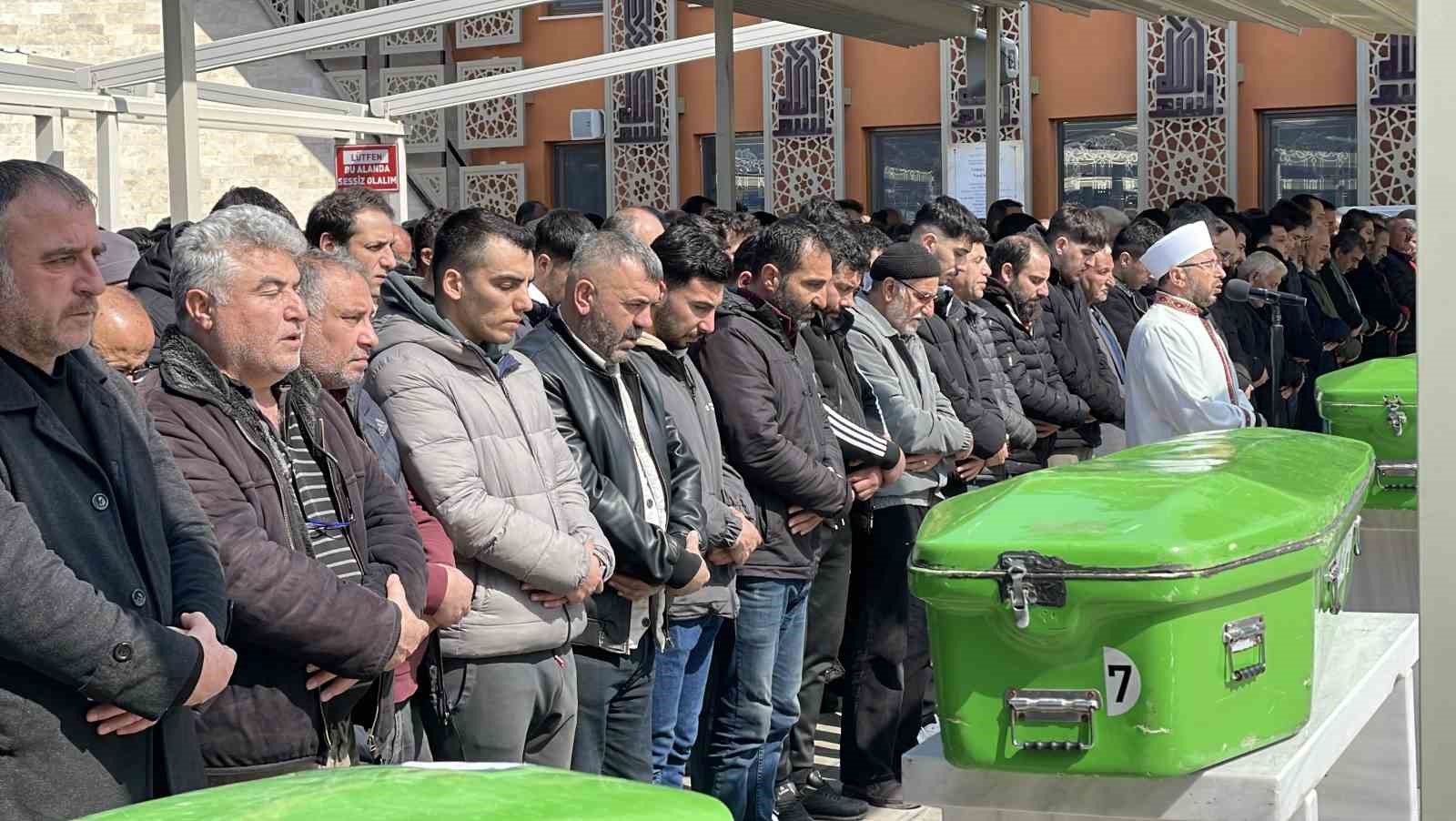cinayete kurban giden baba ogul son yolculuguna ugurlandi 2 meGzBs1l