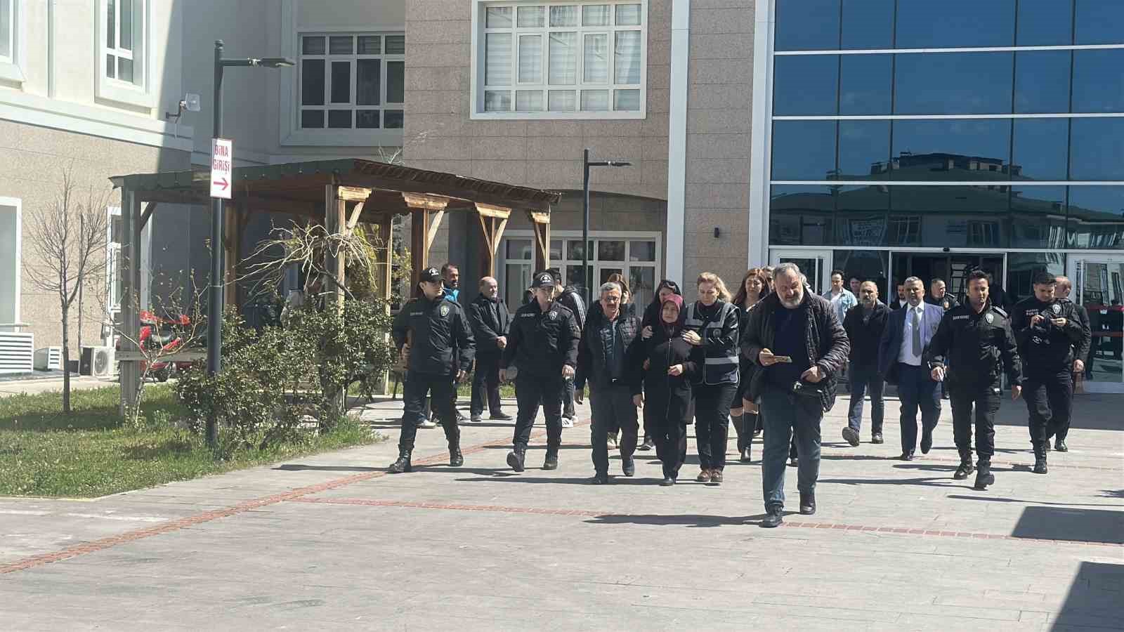 Cinayetle biten yasak ilişki davasında 2 sanığa ağırlaştırılmış müebbet 7 cinayetle biten yasak iliski davasinda 2 saniga agirlastirilmis muebbet 3 XAK7z4QO
