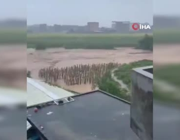 cinde-sel-nedeniyle-ciftliklerde-yetistirilen-900den-fazla-yilan-kacti-OMSik7ls.jpg