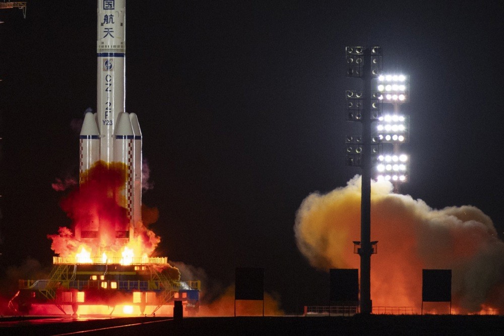 cinden uzaya gonderdigi bir astronotuna ilk kez 1 yillik gorev suresi 1 Hpph6ws2