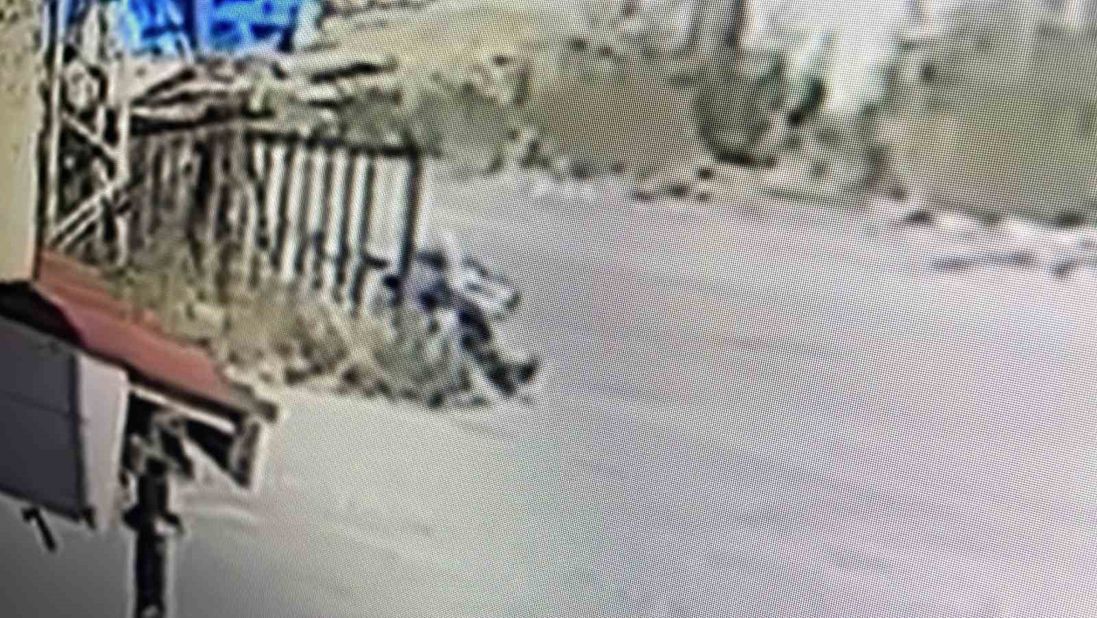 Cinnet getiren inşaat işçisi baltayla 3 kişiyi yaraladı 4 cinnet getiren insaat iscisi baltayla 3 kisiyi yaraladi 0 1bOQqEnq
