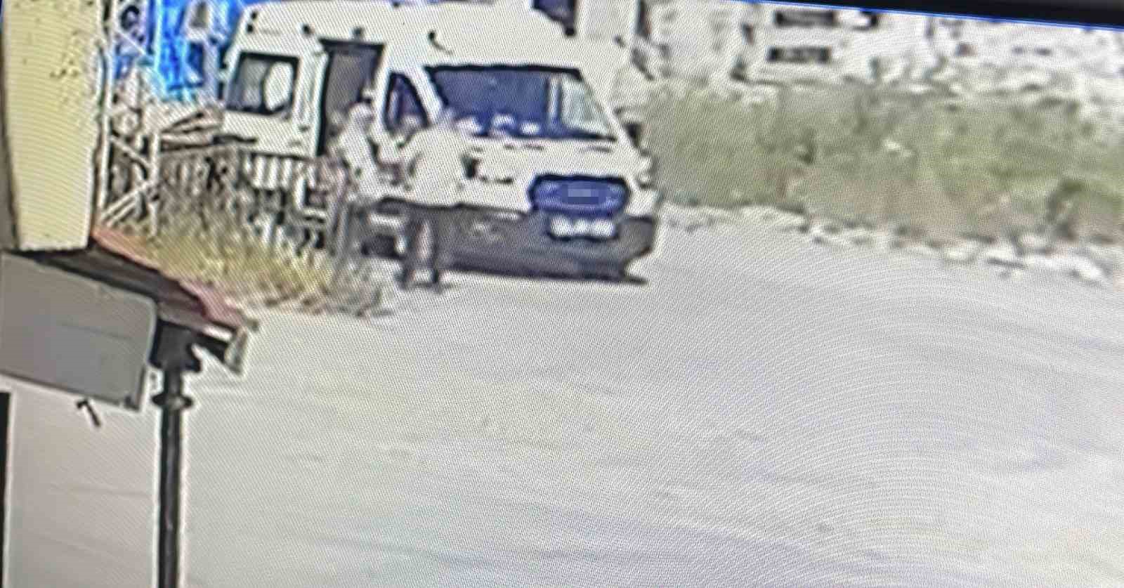 Cinnet getiren inşaat işçisi baltayla 3 kişiyi yaraladı 5 cinnet getiren insaat iscisi baltayla 3 kisiyi yaraladi 1 91XeHhOD