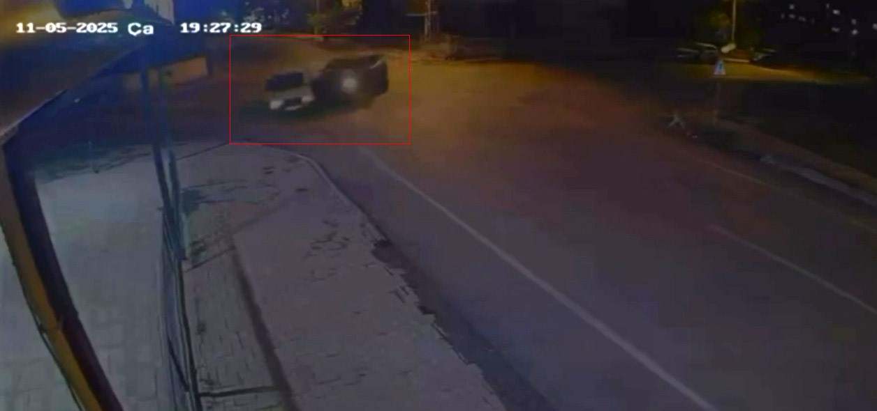 cip ile otomobil kafa kafaya carpisti 3 yarali 0 dnOGI4Cd