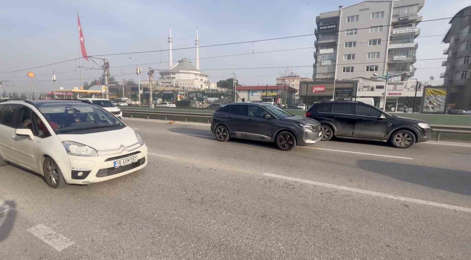 cipi oto yolun sol seridine kilitleyip gitti 3 nVhsRs9q