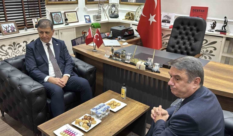 ciplak-ayak-eylemine-baskan-cemil-tugaydan-yanit-Xu8wkIme.jpg