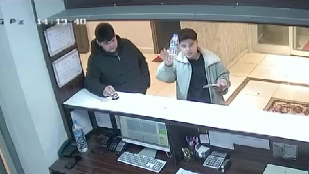 Çırak öğrencilerden örnek davranış: Aldıkları suyu kameraya gösterip parasını bıraktılar 5 cirak ogrencilerden ornek davranis aldiklari suyu kameraya gosterip parasini biraktilar 1 Llh7cyCD