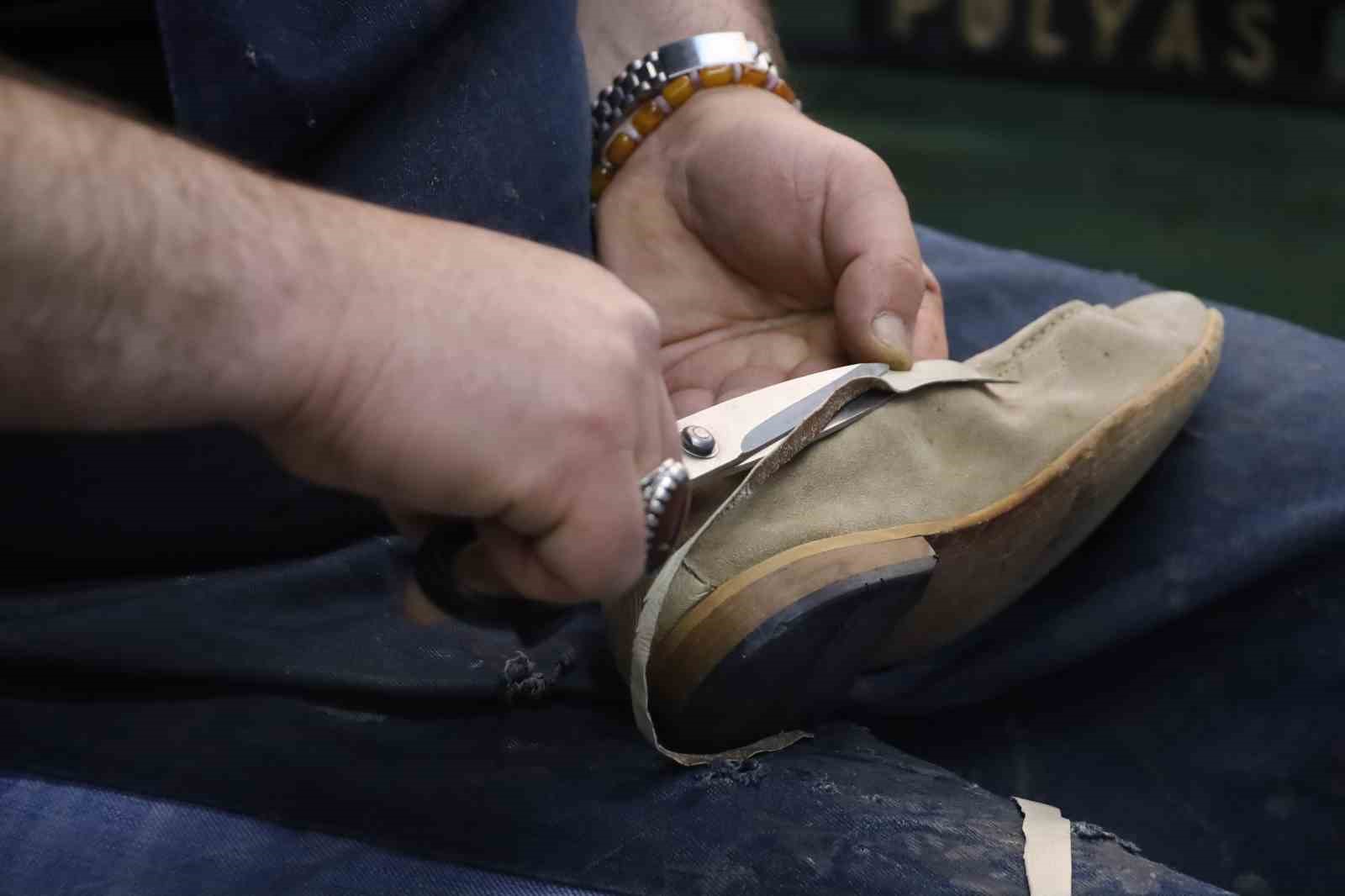 Çırak sıkıntısı ayakkabıcılarda gece mesaisini zorunlu kıldı 9 cirak sikintisi ayakkabicilarda gece mesaisini zorunlu kildi 5 rOUtVSuv
