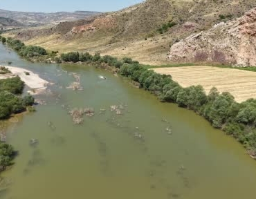 cirpinan-cocugunu-kurtarmak-icin-suya-giren-babayi-arama-calismalari-devam-ediyor-HLlLBeLj.jpg