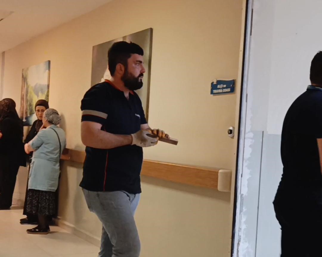 civiyi tahta yerine eline cakti hastaneye kaldirildi 2 lUyZWTuG