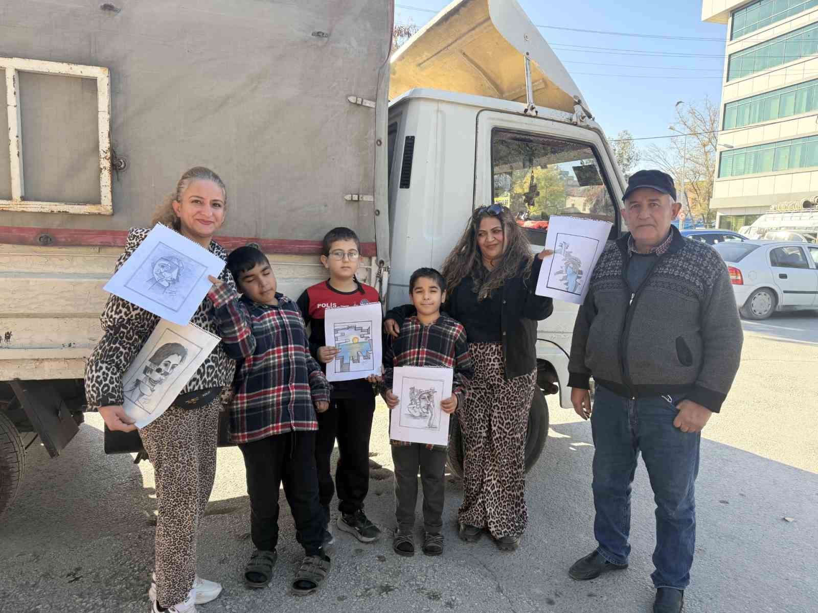 Çizimlerini gören ressam sanıyor: Nakliyatçının resimleri ressamların çizimlerini aratmıyor 4 cizimlerini goren ressam saniyor nakliyatcinin resimleri ressamlarin cizimlerini aratmiyor 0 TKB1bNGB