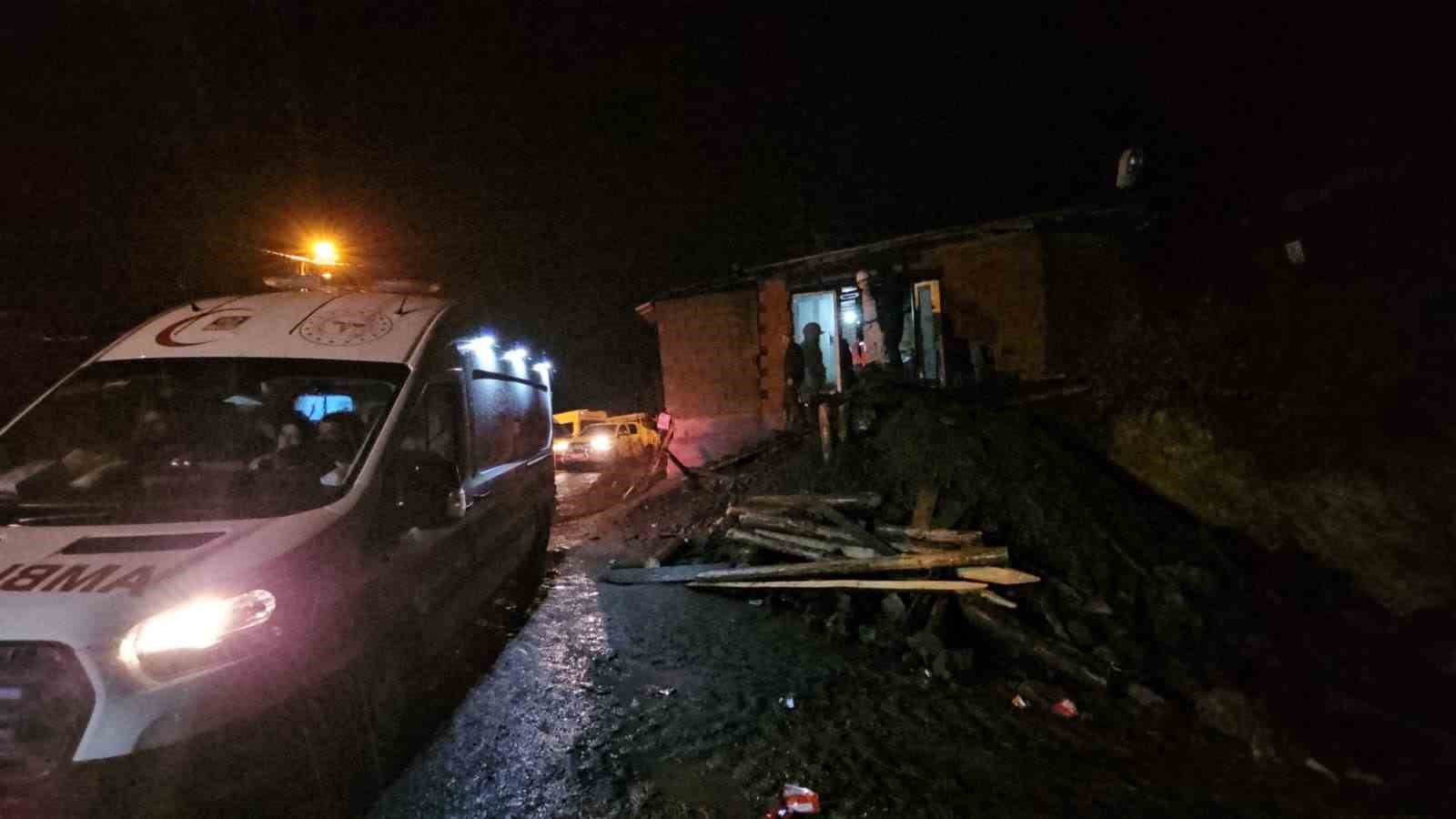 cizmeleriyle morga kaldirilan madencinin cenazesi yurek burktu 4 TzJyA54p