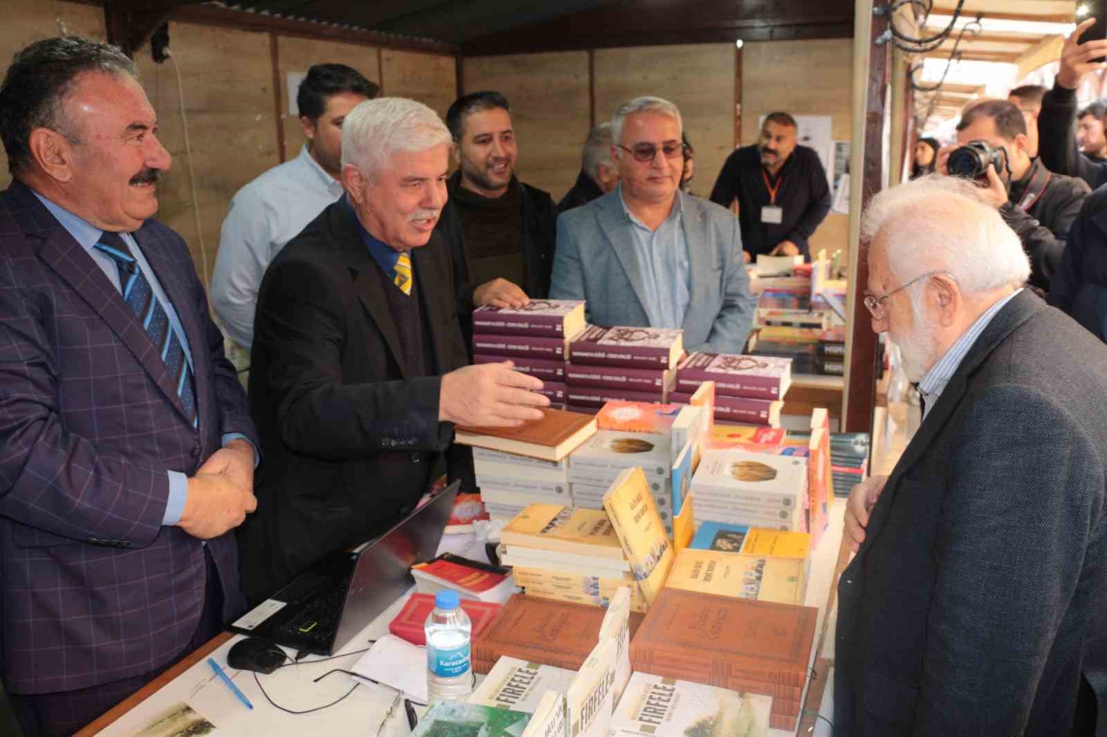 Cizre Kitap Fuarı’nı 10 günde yüz bini aşkın kişi ziyaret etti 6 cizre kitap fuarini 10 gunde yuz bini askin kisi ziyaret etti 2 d2gerJOs