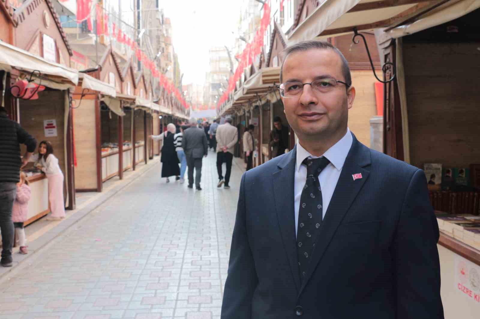 Cizre Kitap Fuarı’nı 10 günde yüz bini aşkın kişi ziyaret etti 11 cizre kitap fuarini 10 gunde yuz bini askin kisi ziyaret etti 7 XWlB5RMI