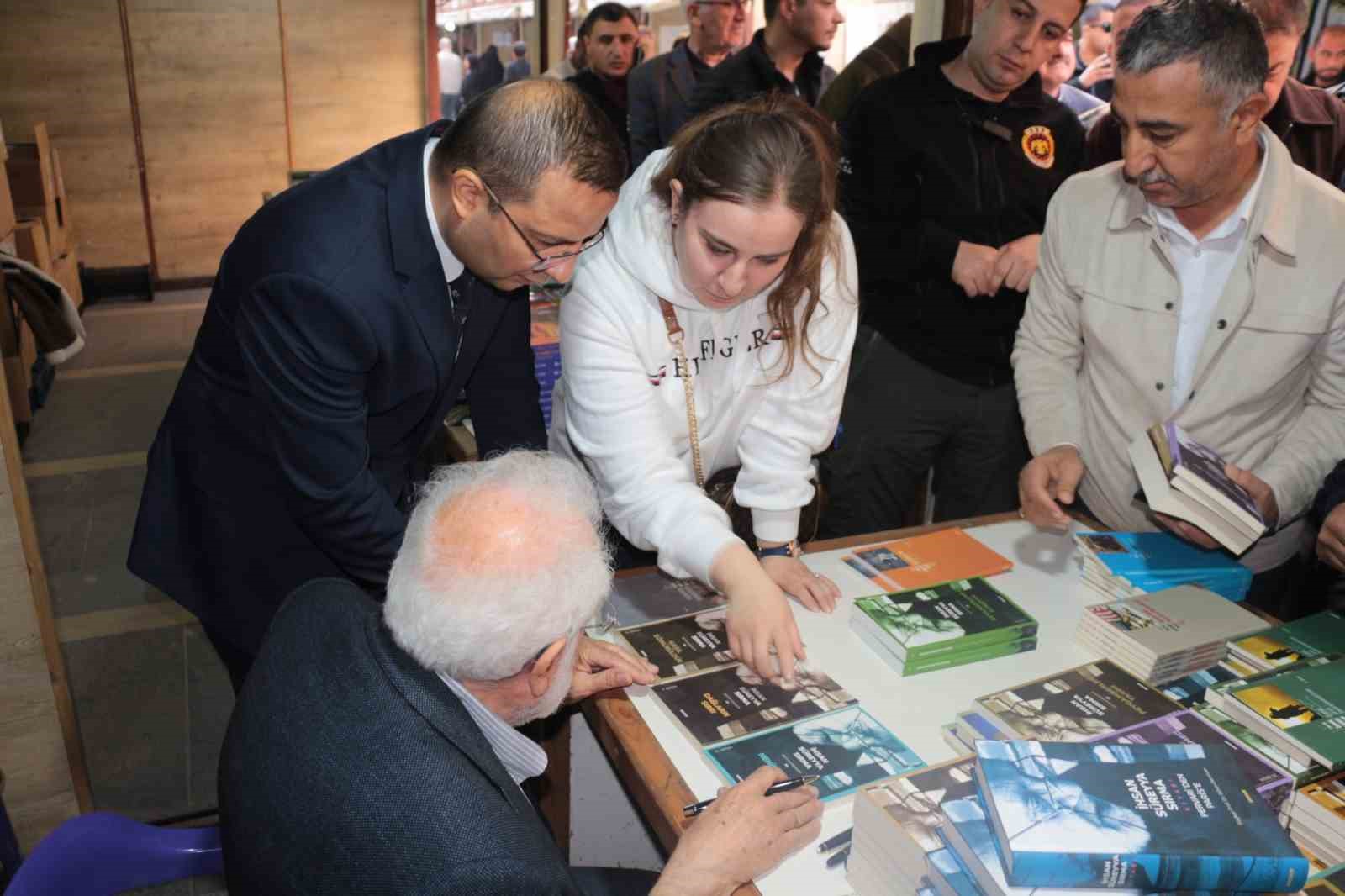 Cizre Kitap Fuarı’nı 10 günde yüz bini aşkın kişi ziyaret etti 12 cizre kitap fuarini 10 gunde yuz bini askin kisi ziyaret etti 8 drfU2HqL