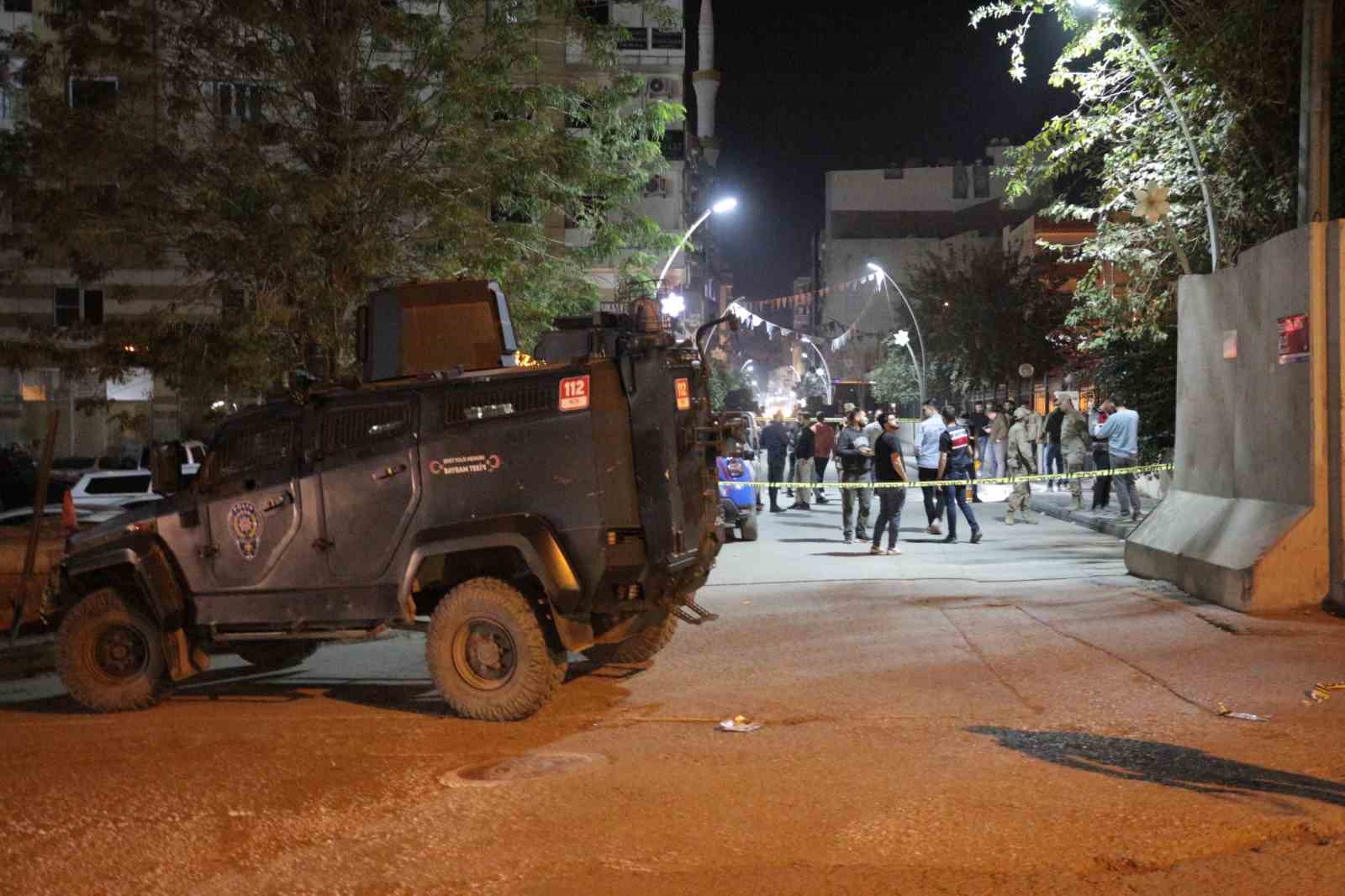 cizrede adliye onundeki silahli saldiri olayina iliskin 4 sahis tutuklandi 2 g1T4UrYQ