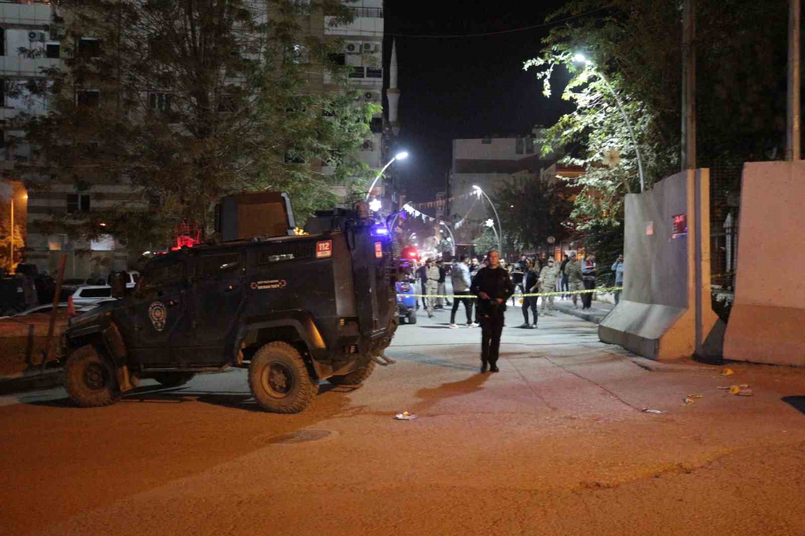 cizrede adliye onundeki silahli saldirida 1 kisi hayatini kaybetti 1 1eykbyXb