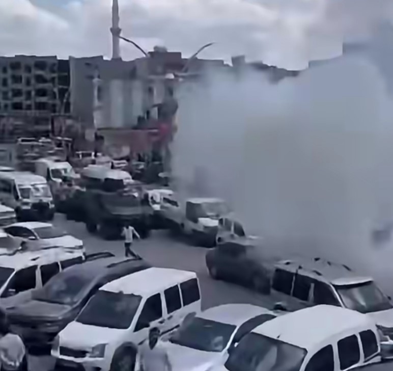 Cizre’de bayram arefesinde akrabalar arası taşlı, sopalı ve bıçaklı kavga: 8 yaralı, 17 gözaltı 4 cizrede bayram arefesinde akrabalar arasi tasli sopali ve bicakli kavga 8 yarali 17 gozalti hrqDqsYy