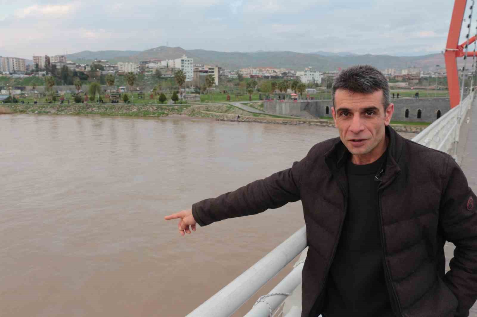 cizrede boru hattindaki sizinti nedeniyle petrol dicle nehrine karisti ekipler arizayi giderdi 3 14FfSlDY
