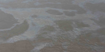 cizrede-boru-hattindaki-sizinti-nedeniyle-petrol-dicle-nehrine-karisti-ekipler-arizayi-giderdi-qJ4n6ppP.jpg