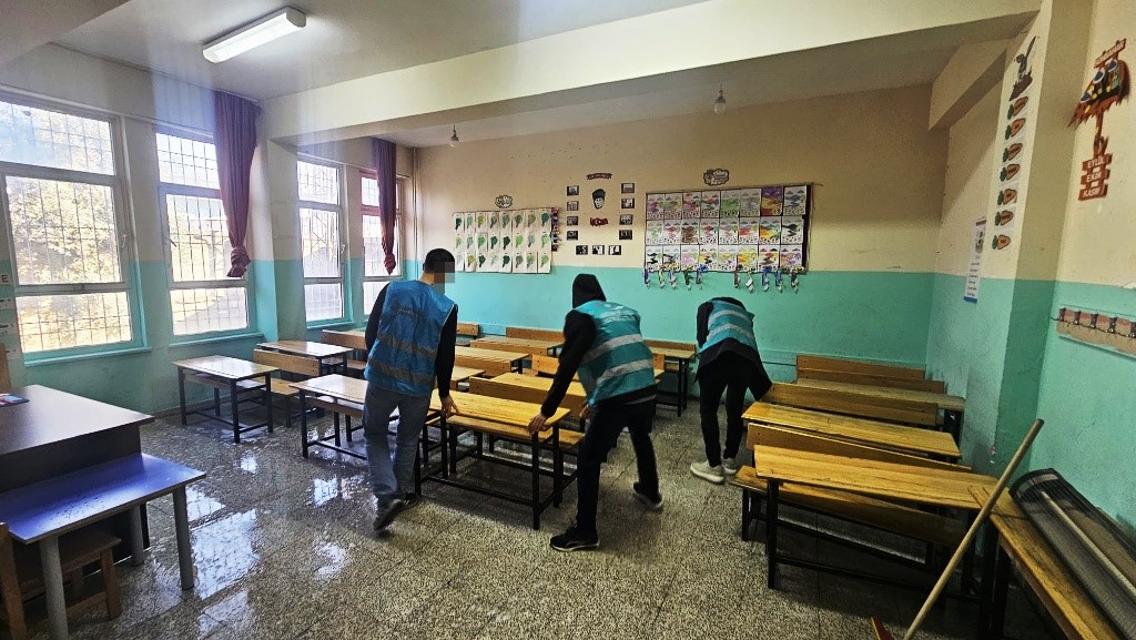 cizrede denetimli serbestlik yukumluleri 16 ayda 212 okulu temizledi 0 QypEnamn