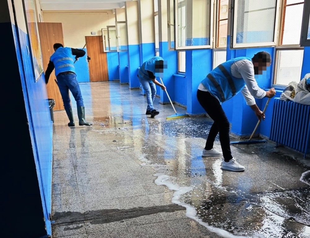 cizrede denetimli serbestlik yukumluleri 16 ayda 212 okulu temizledi 1