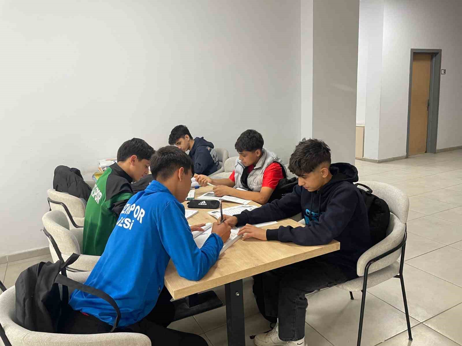 Cizre’de genç sporcular saha ve kitap arasında köprü kuruyorlar 7 cizrede genc sporcular saha ve kitap arasinda kopru kuruyorlar 3 QdXfhCYw
