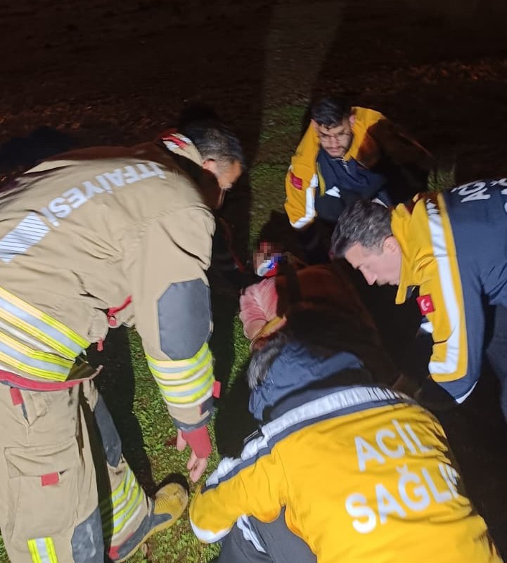 cizrede hafif ticari arac sarampole yuvarlandi 1 olu 1 agir yarali 9 Bz97nWOu