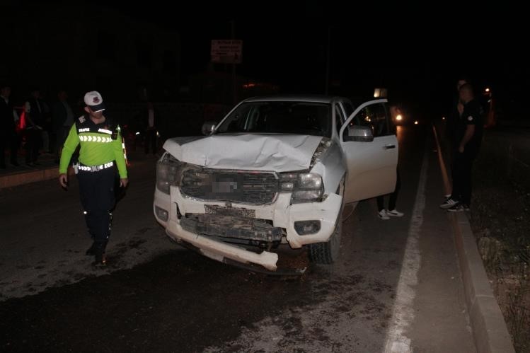cizrede kamyonet otomobile arkadan carpti 2 yarali 4 wmnikEi1