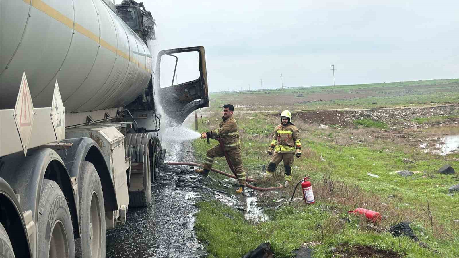 cizrede seyir halindeki tir alev topuna dondu 4 jIeGNXIP
