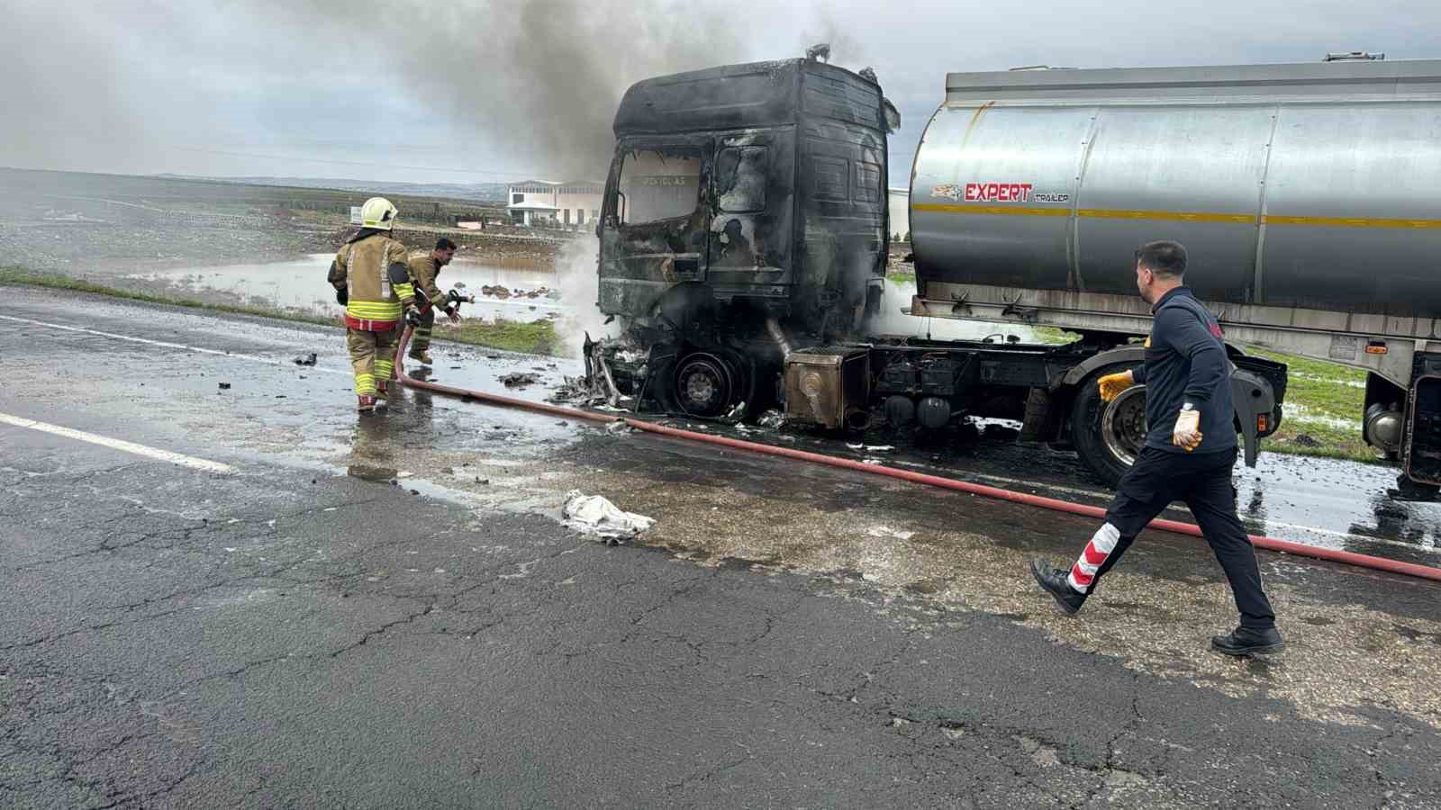 cizrede seyir halindeki tir alev topuna dondu 6 n6yClTft