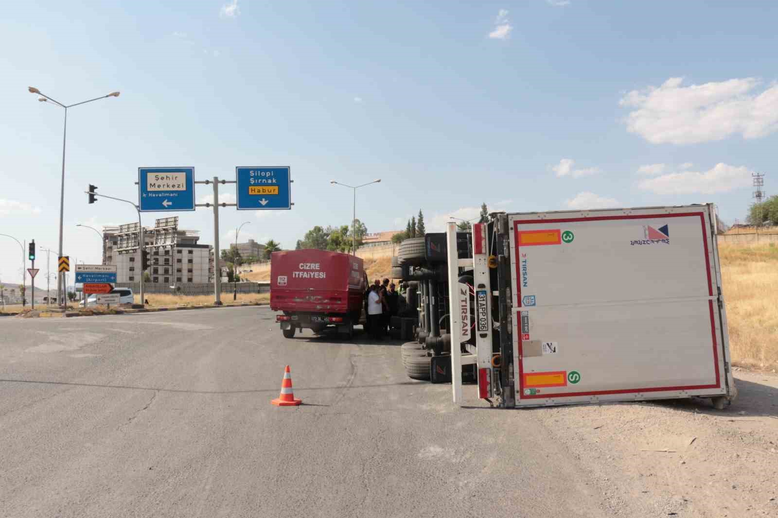 cizrede viraji alamayan tir devrildi 1 yarali 8 lJIm5GTa