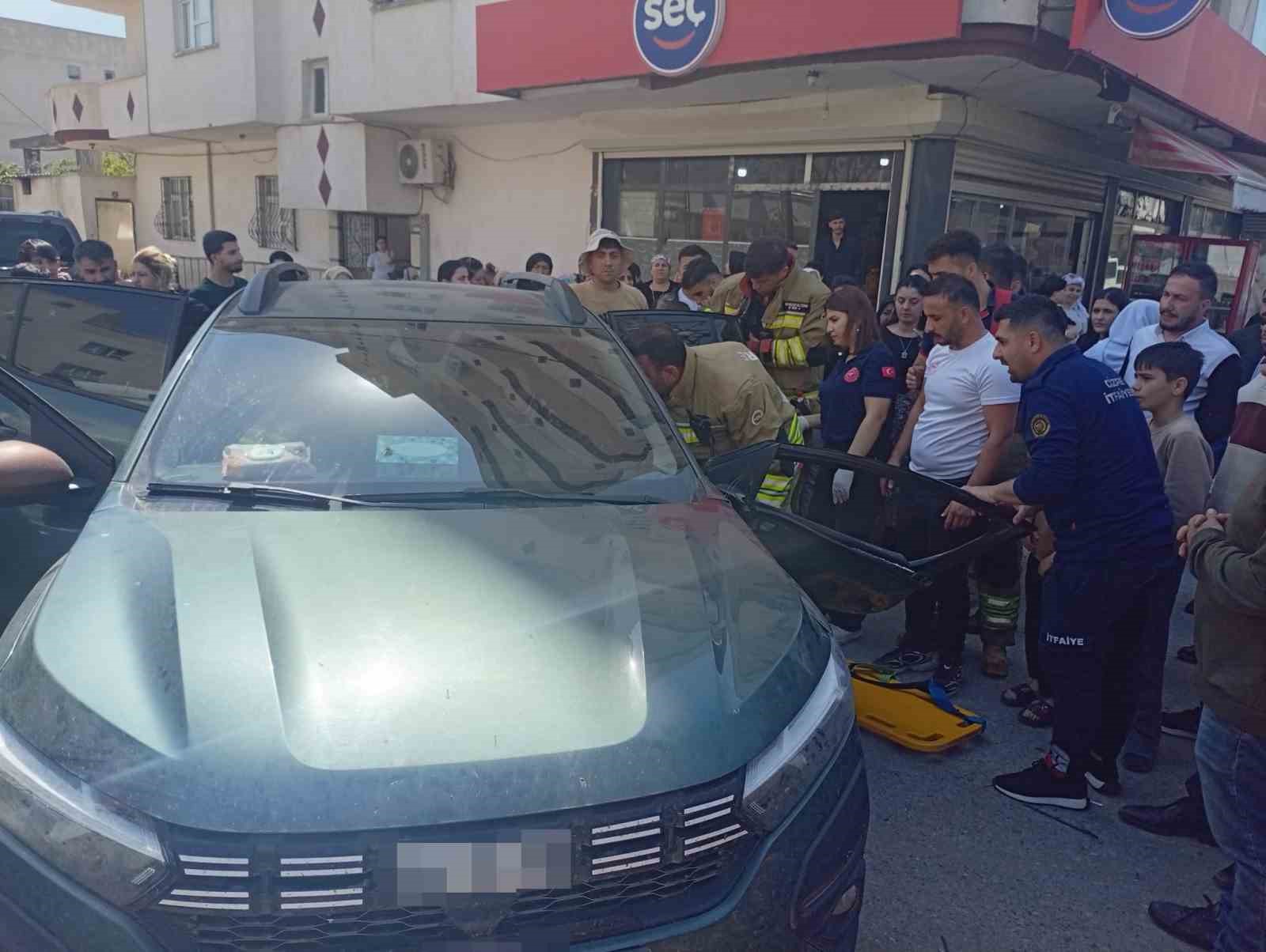cizredeki kazada aracta sikisan surucuyu itfaiye kurtardi 0