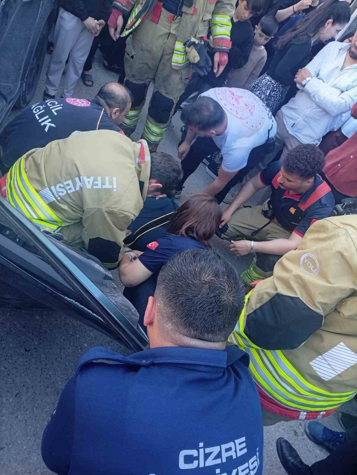 cizredeki kazada aracta sikisan surucuyu itfaiye kurtardi 2 DzKfpTKb