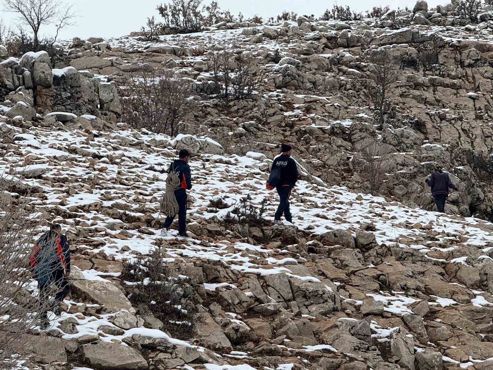 coban ve 9 kecisi 3 gundur mahsur kaldigi yerden kurtarildi 1 EgRKLzpV