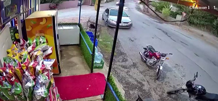 Çocuğun 3 metrelik kuyuya düştüğü korku dolu anlar kamerada 4 cocugun 3 metrelik kuyuya dustugu korku dolu anlar kamerada 0