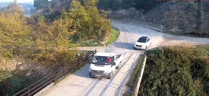 Çocuğun kullandığı otomobilin köprüden çaya uçtuğu kaza kamerada 5 cocugun kullandigi otomobilin kopruden caya uctugu kaza kamerada 1 u3U1t3jZ