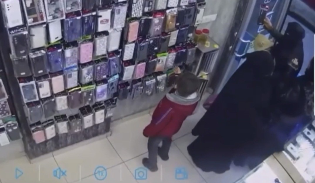 cocugunu ameliyat ettirmek icin bozdurmaya calistigi altinlar calindi imdadina polis yetisti 1 k9p3yNaX