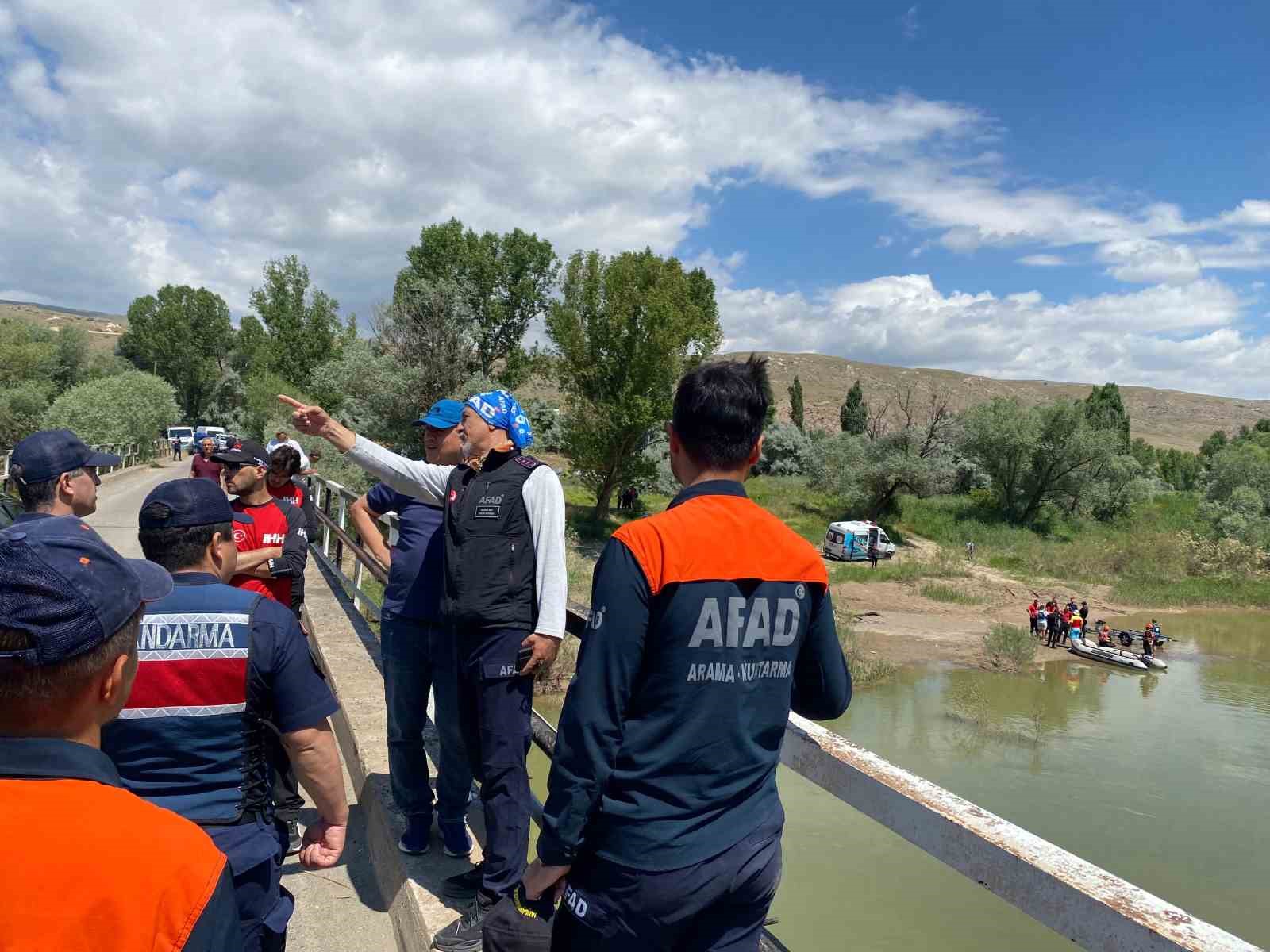 Çocuğunu kurtarmak için Kızılırmak’a giren babanın cansız bedeni bulundu 4 cocugunu kurtarmak icin kizilirmaka giren babanin cansiz bedeni bulundu 0 CyluPnLI
