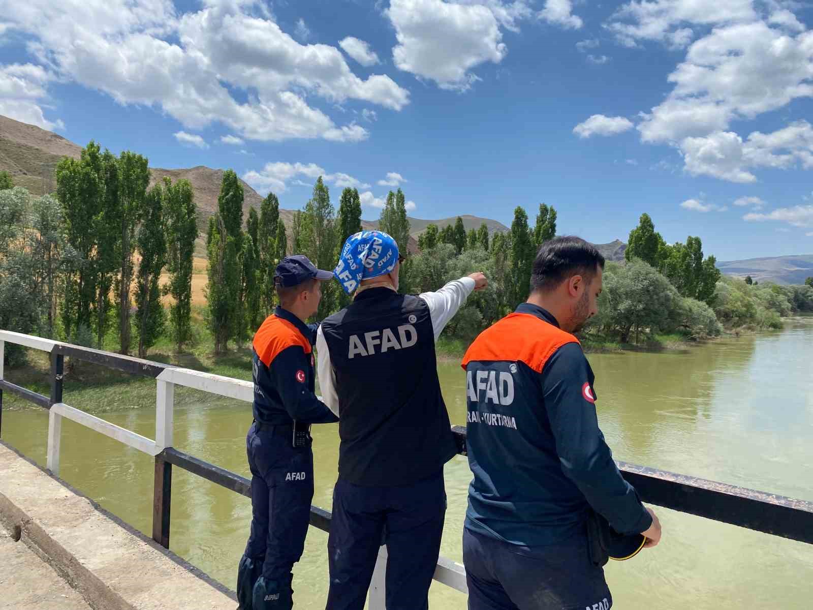 Çocuğunu kurtarmak için Kızılırmak’a giren babanın cansız bedeni bulundu 5 cocugunu kurtarmak icin kizilirmaka giren babanin cansiz bedeni bulundu 1 4W5JCOti