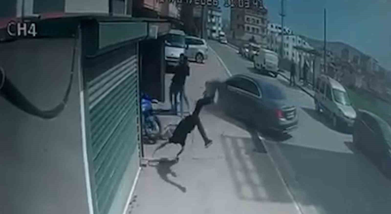 cocugunu tehdit ettigini iddia ettigi motosikletliye otomobiliyle boyle carpti 2 2YCeiJcp