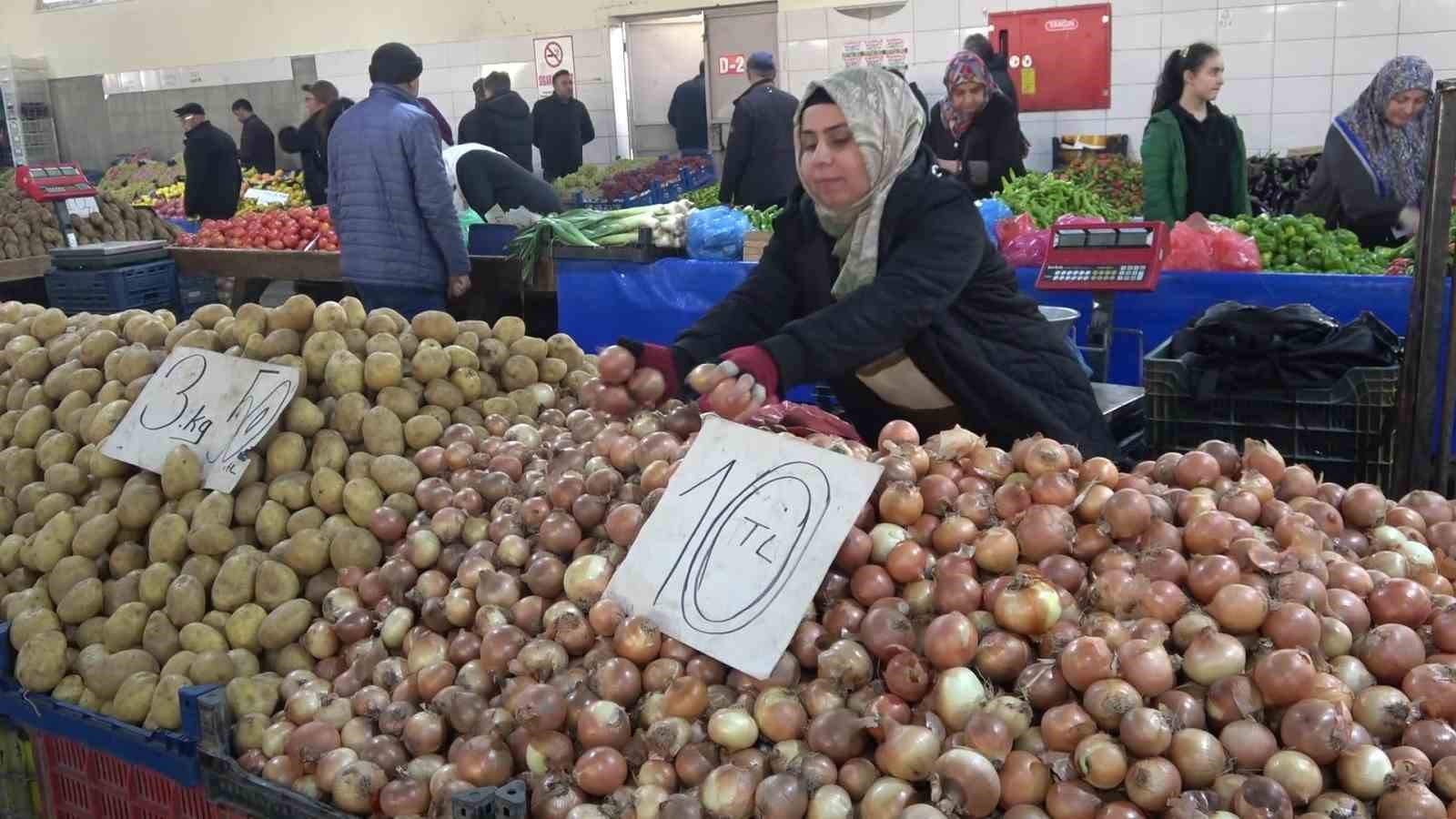 Çocuk gelişimci pazarcı: Amasya pazarının tek kadın esnafı 5 cocuk gelisimci pazarci amasya pazarinin tek kadin esnafi 1 SA4p1PfI