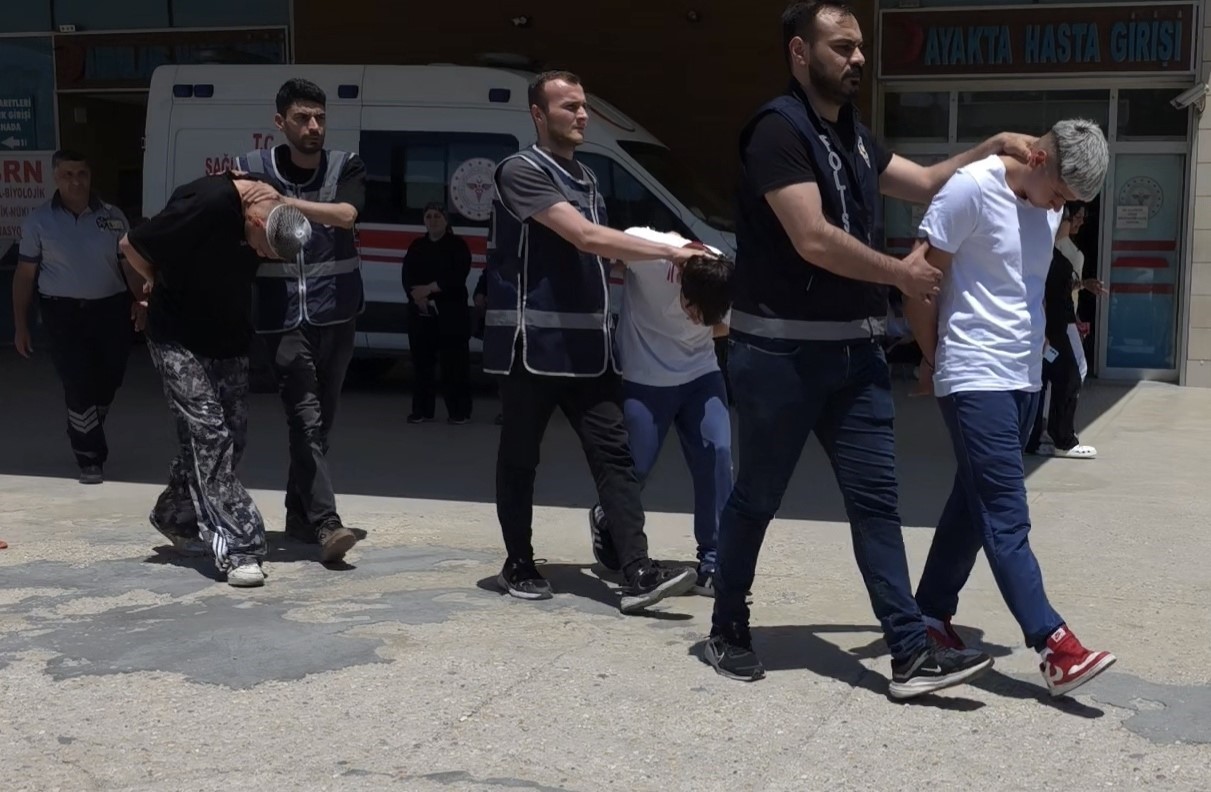 cocuk parkinda dehseti yasatanlar adliyeye sevk edildi 0 fDdOlYtN